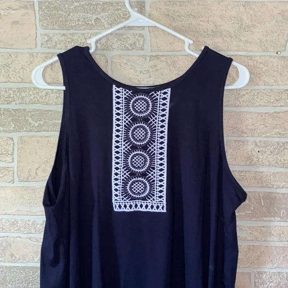 ✅Chelsea & Theodore Tank Top - Picture 2 of 5